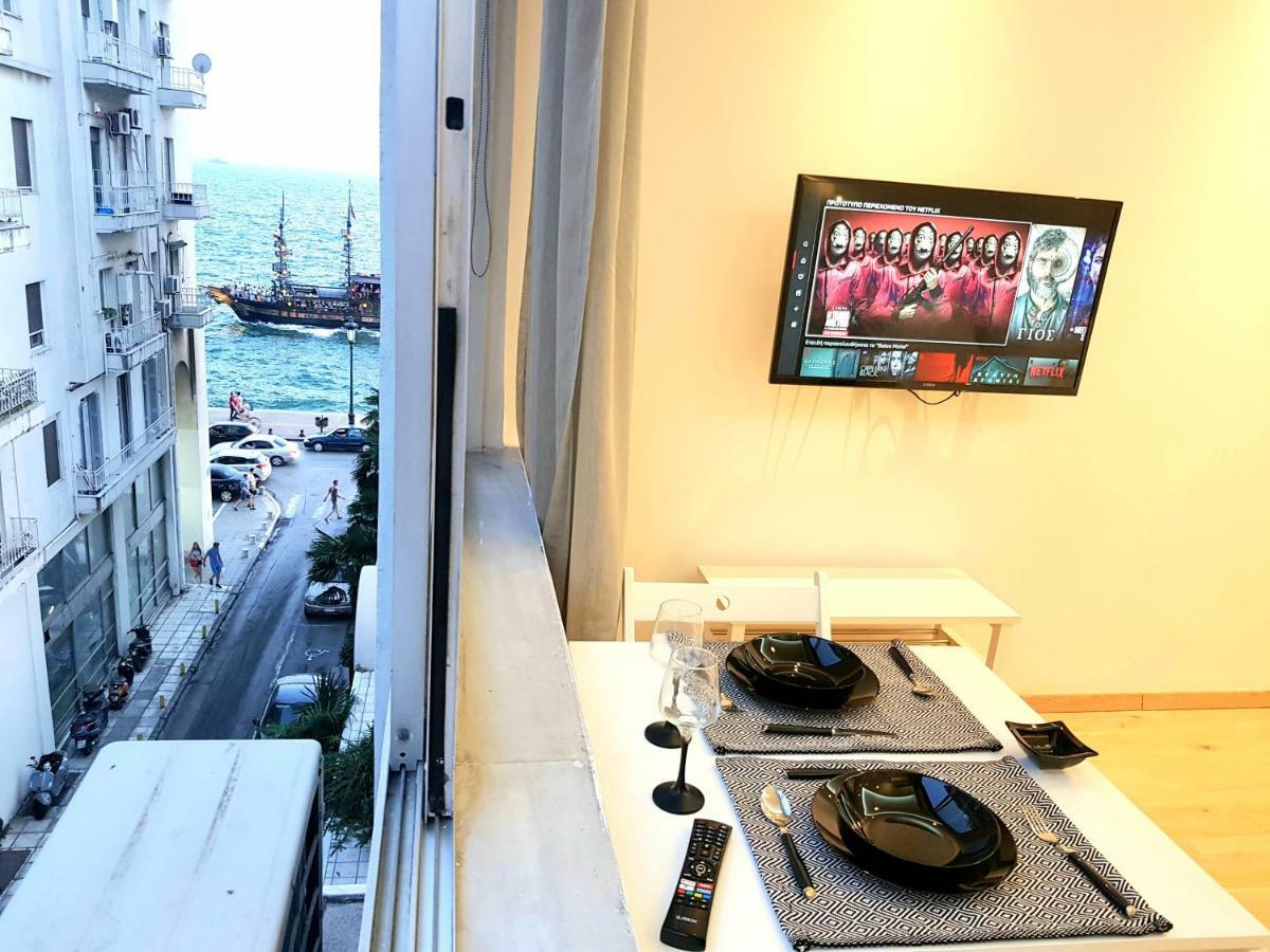 Beachfront Suita. The Luxury Suites Apartment